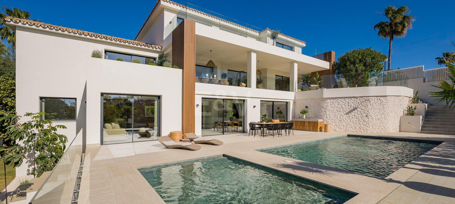 Modern Luxury Villa with Sea & Mountain Views in El Rosario