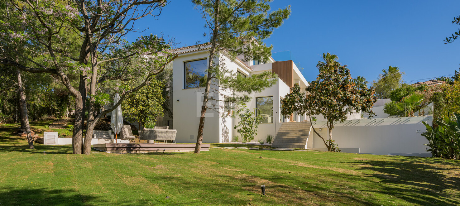Modern Luxury Villa with Sea & Mountain Views in El Rosario