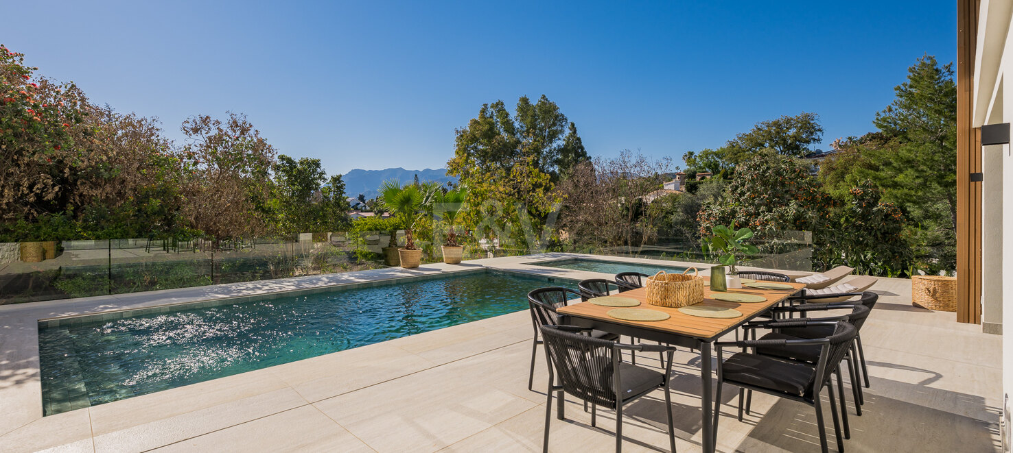 Modern Luxury Villa with Sea & Mountain Views in El Rosario