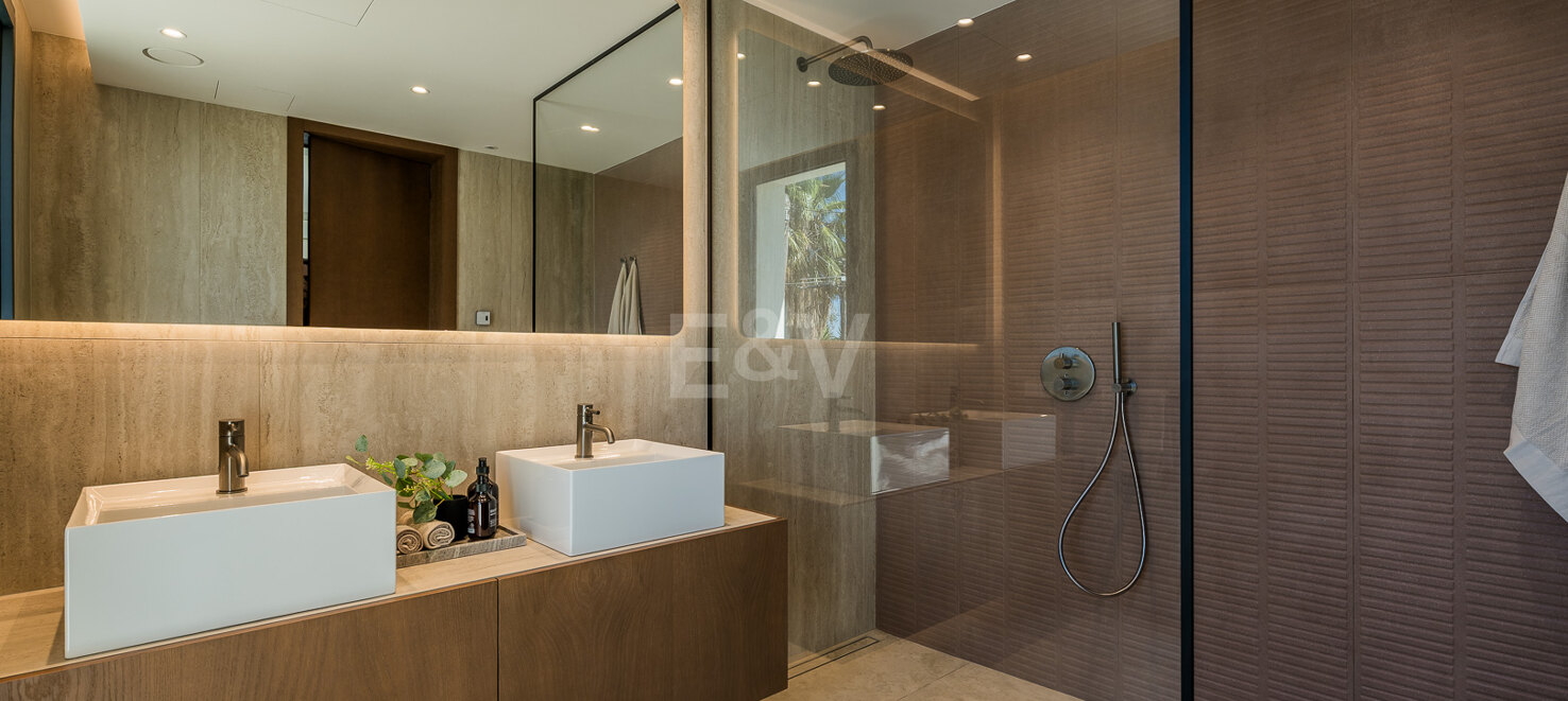 Modern Luxury Villa with Sea & Mountain Views in El Rosario