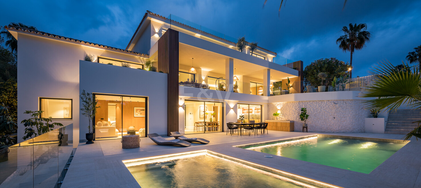 Modern Luxury Villa with Sea & Mountain Views in El Rosario