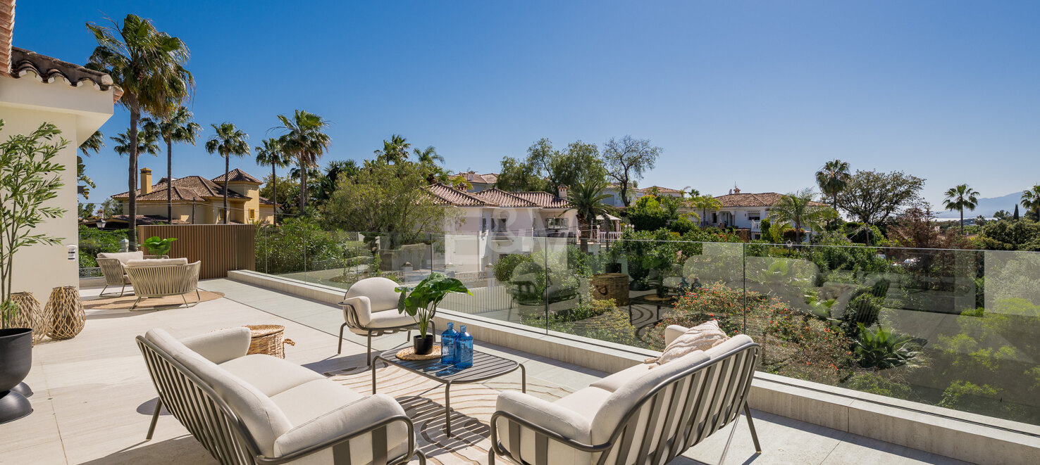Modern Luxury Villa with Sea & Mountain Views in El Rosario