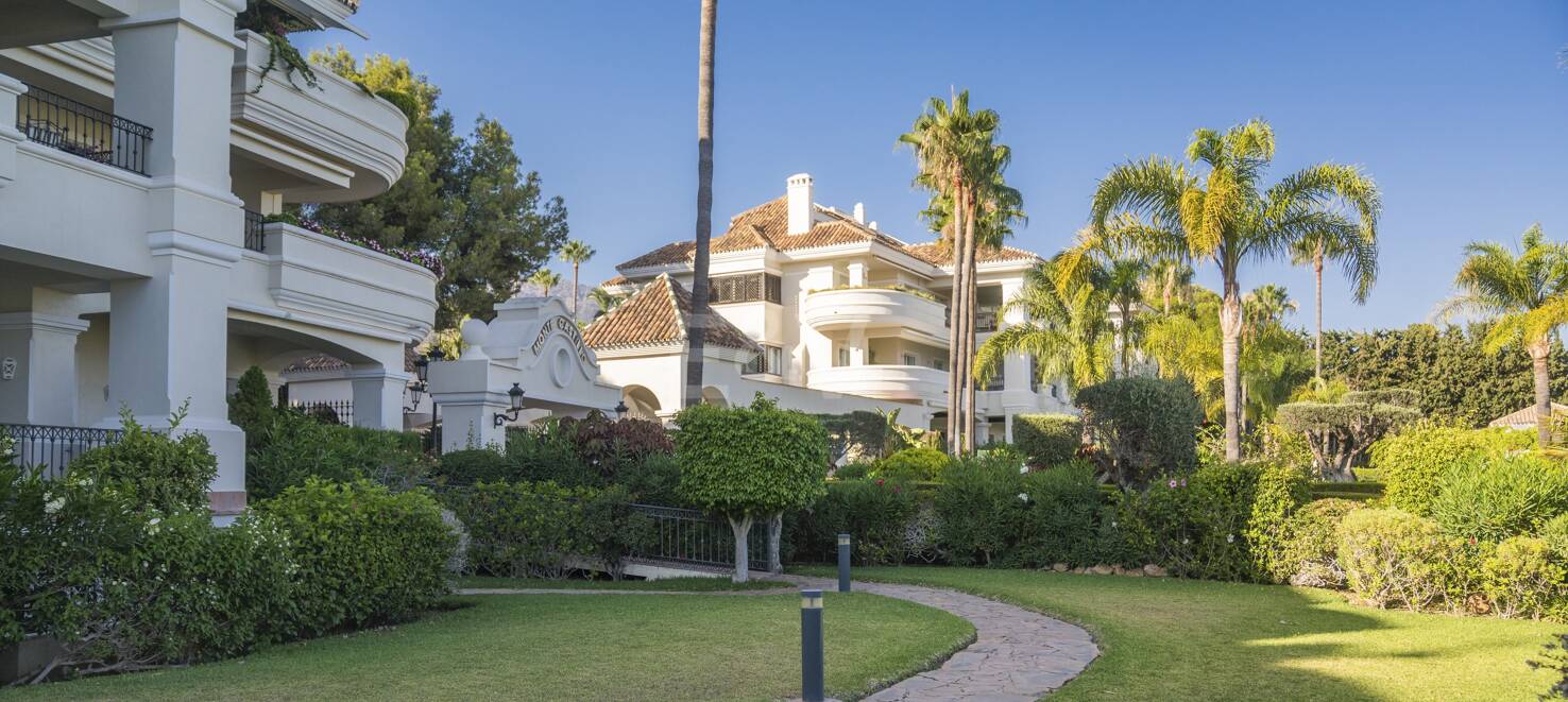 Exquisite Erdgeschosswohnung in der exklusiven Altos Reales, Sierra Blanca