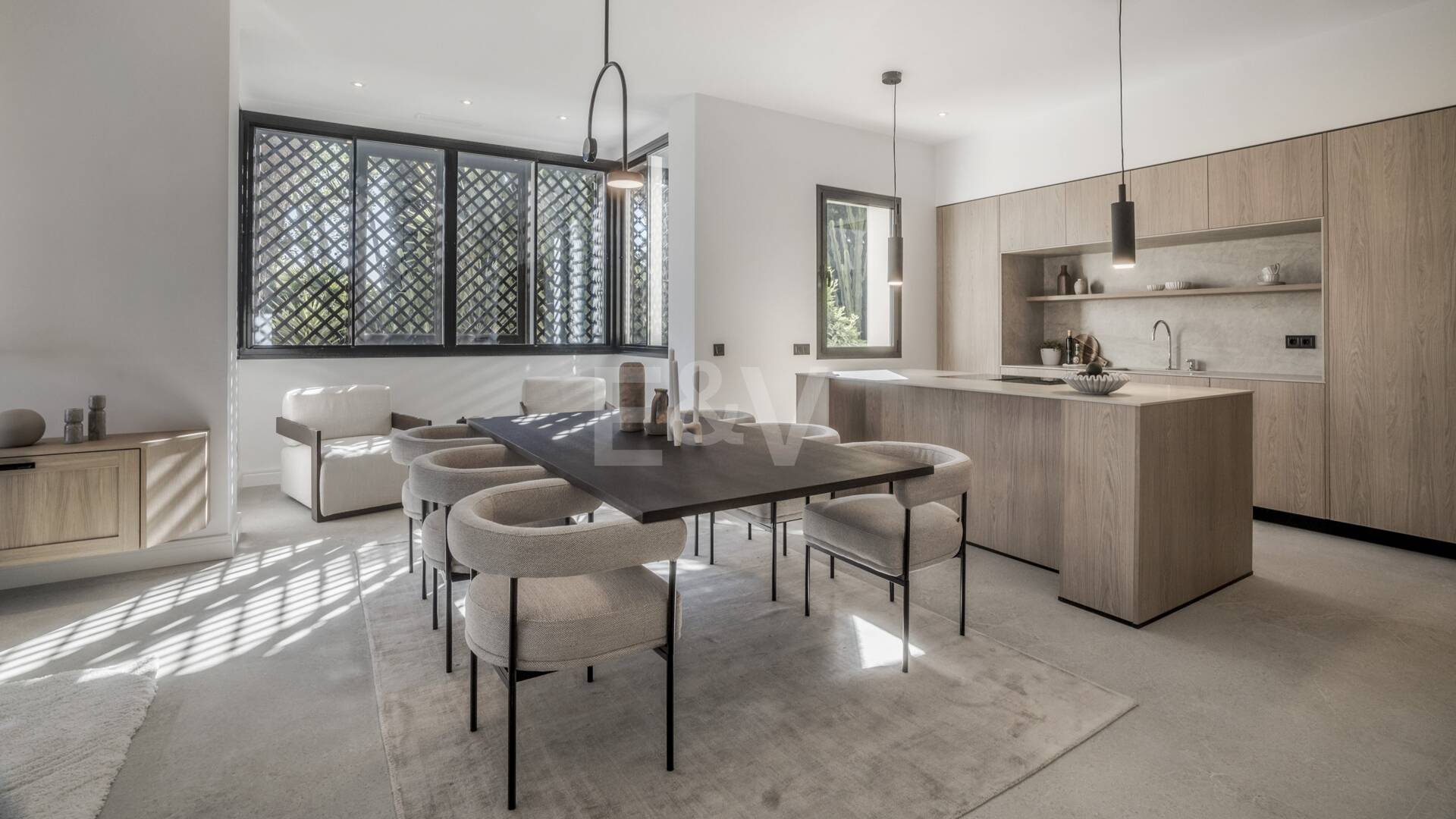 Exquisito Apartamento en Planta Baja en la Exclusiva Urbanización Altos Reales, Sierra Blanca