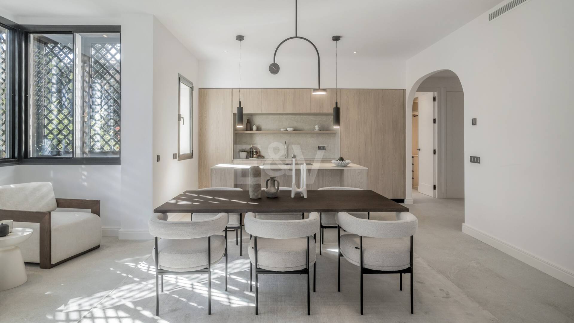 Exquisito Apartamento en Planta Baja en la Exclusiva Urbanización Altos Reales, Sierra Blanca