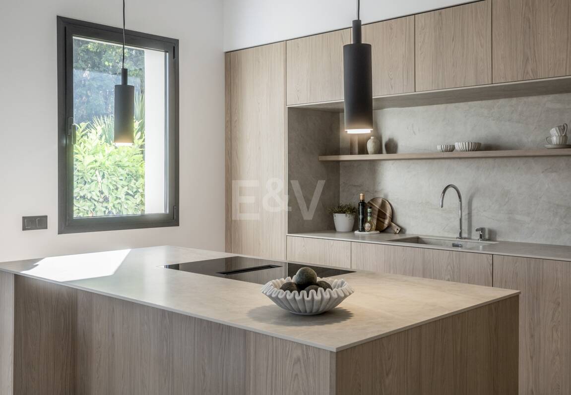 Exquisito Apartamento en Planta Baja en la Exclusiva Urbanización Altos Reales, Sierra Blanca