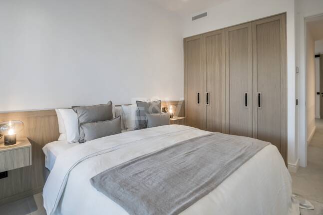 Exquisito Apartamento en Planta Baja en la Exclusiva Urbanización Altos Reales, Sierra Blanca