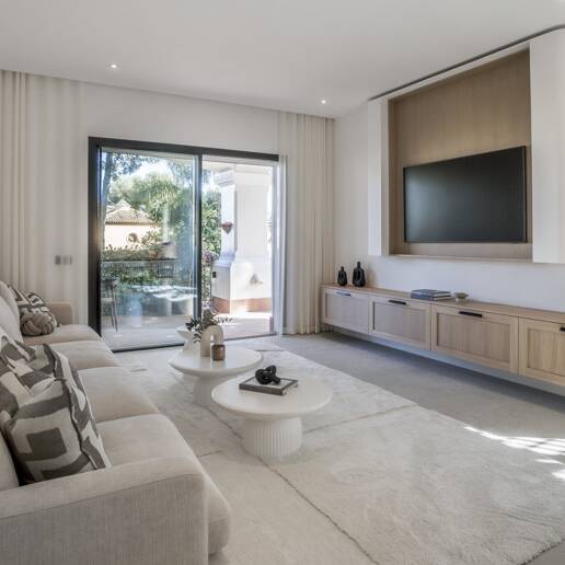 Exquisite Erdgeschosswohnung in der exklusiven Altos Reales, Sierra Blanca