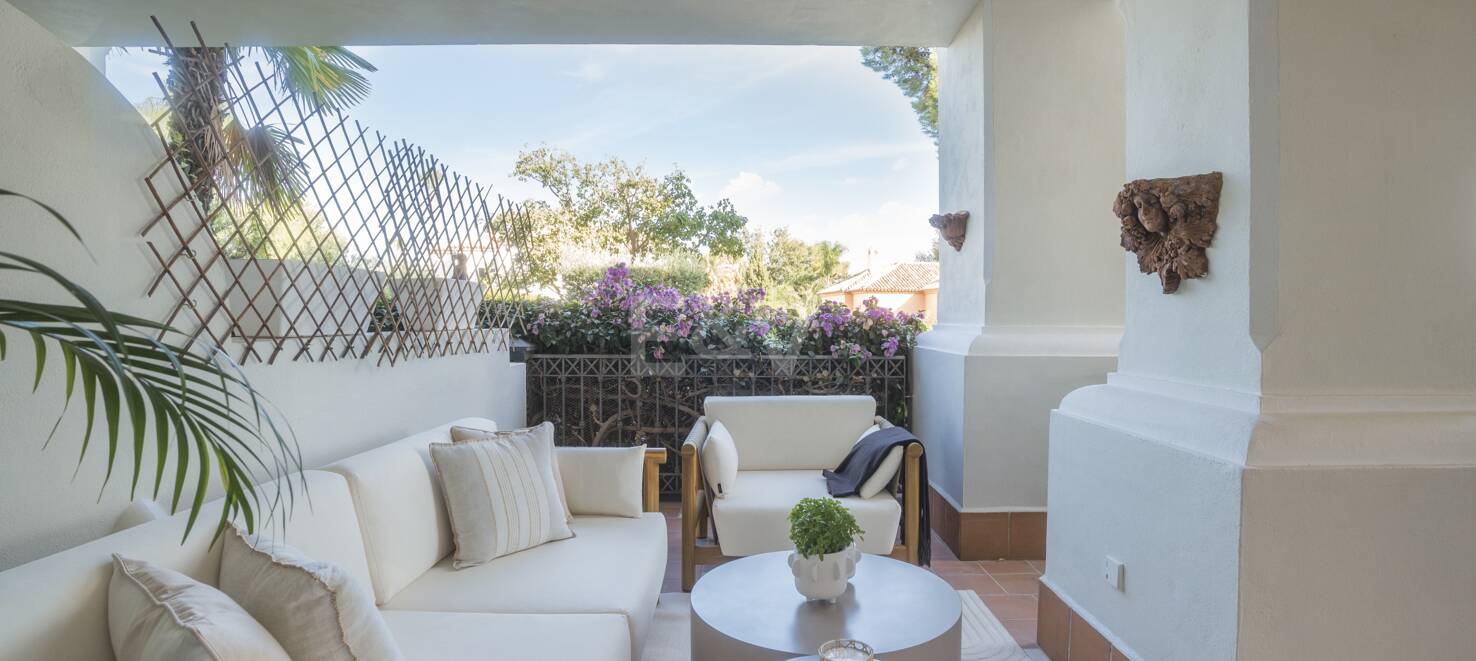 Exquisite Erdgeschosswohnung in der exklusiven Altos Reales, Sierra Blanca