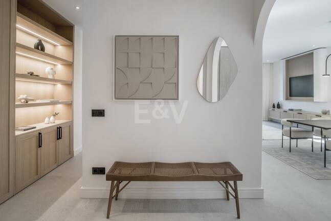 Exquisito Apartamento en Planta Baja en la Exclusiva Urbanización Altos Reales, Sierra Blanca