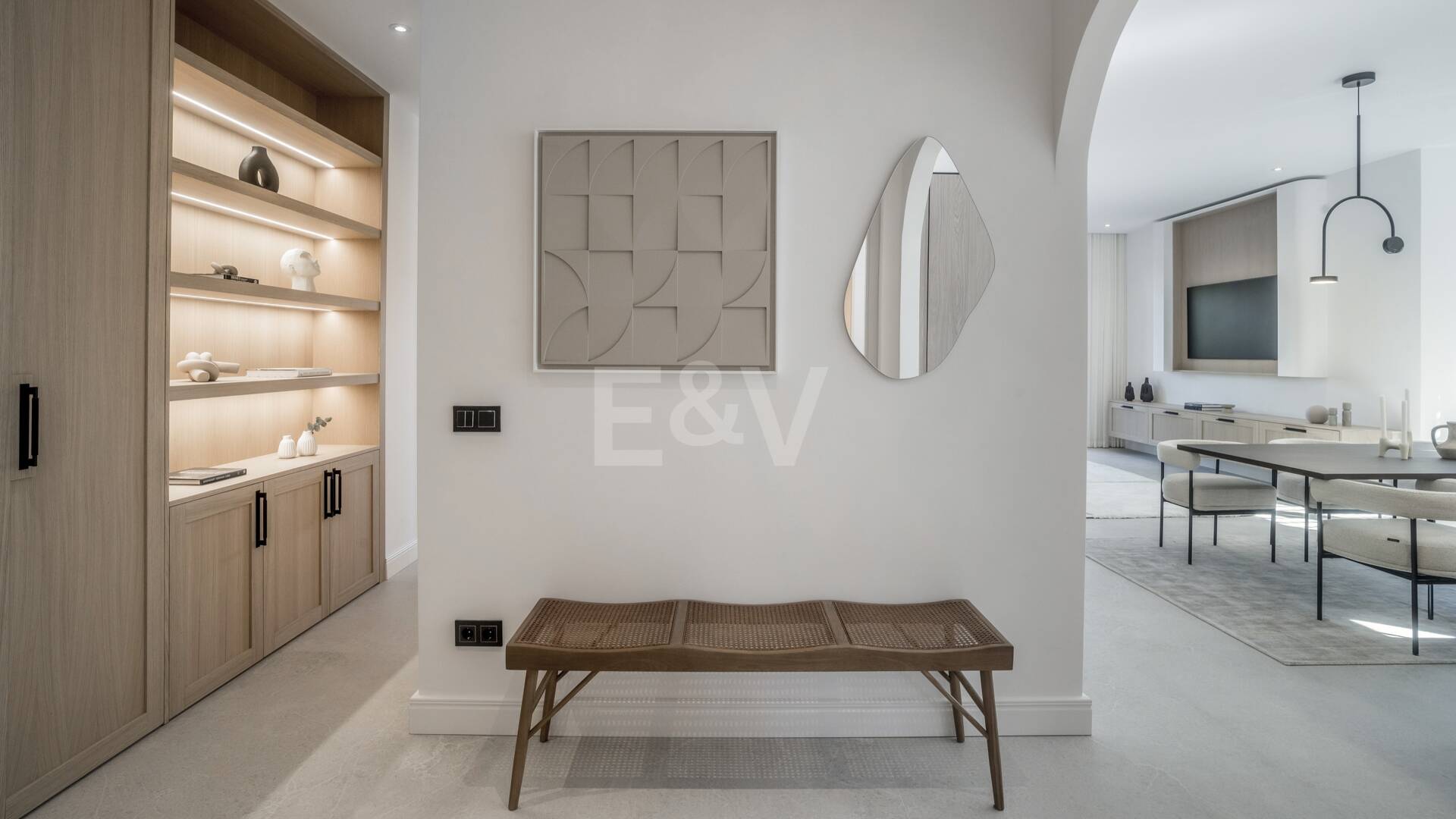 Exquisito Apartamento en Planta Baja en la Exclusiva Urbanización Altos Reales, Sierra Blanca