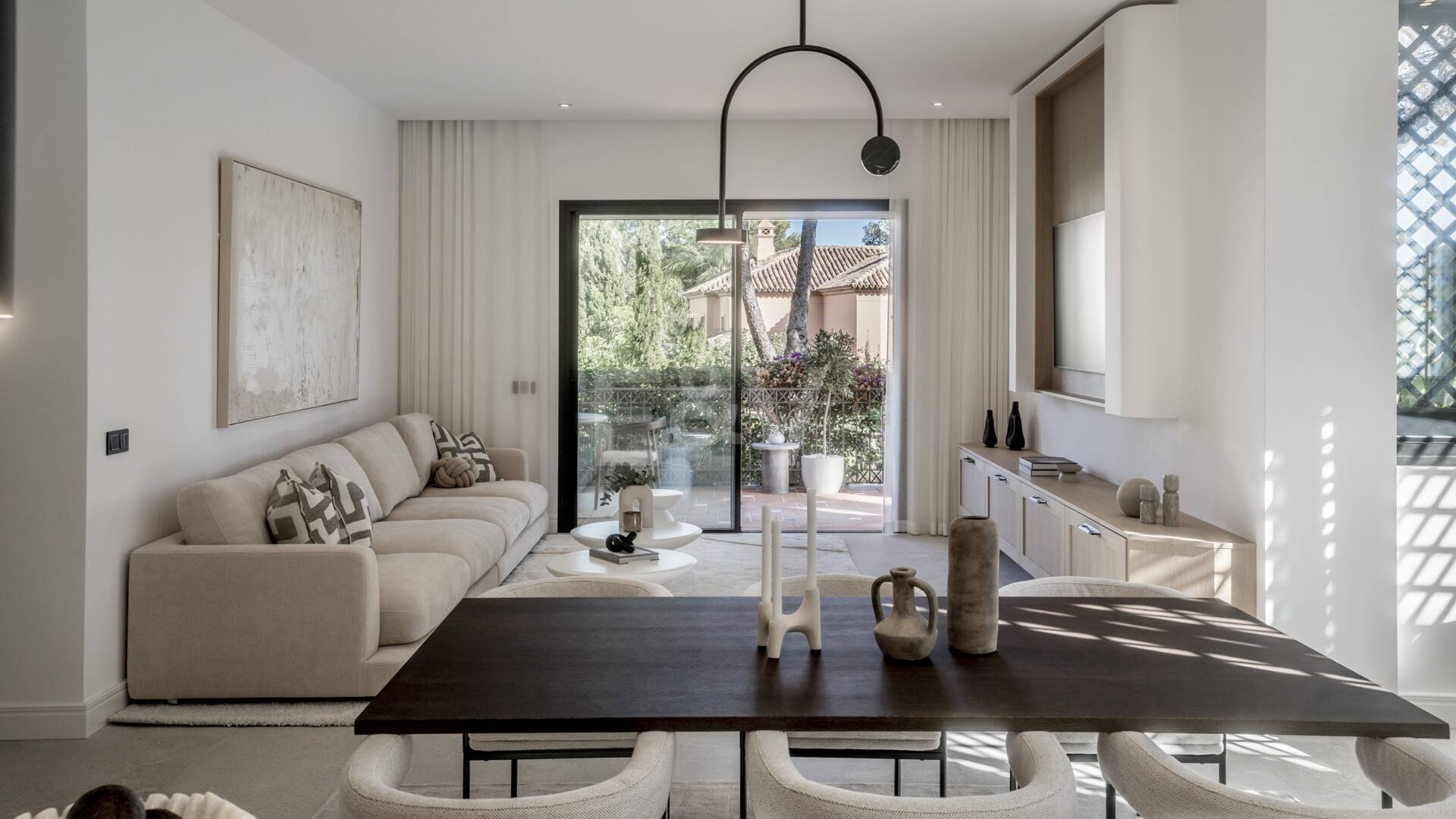 Exquisito Apartamento en Planta Baja en la Exclusiva Urbanización Altos Reales, Sierra Blanca