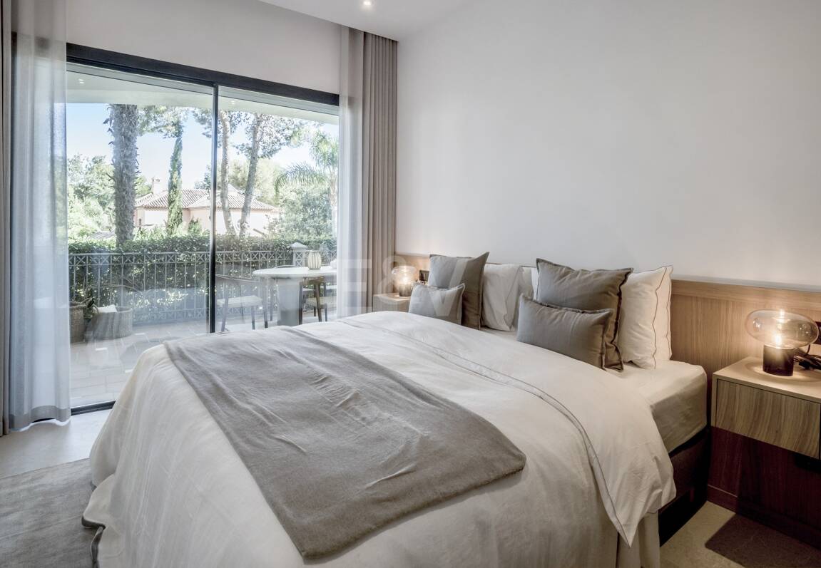 Exquisito Apartamento en Planta Baja en la Exclusiva Urbanización Altos Reales, Sierra Blanca