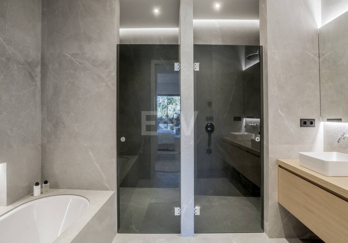 Exquisite Garden Apartment in the Exclusive Altos Reales, Sierra Blanca