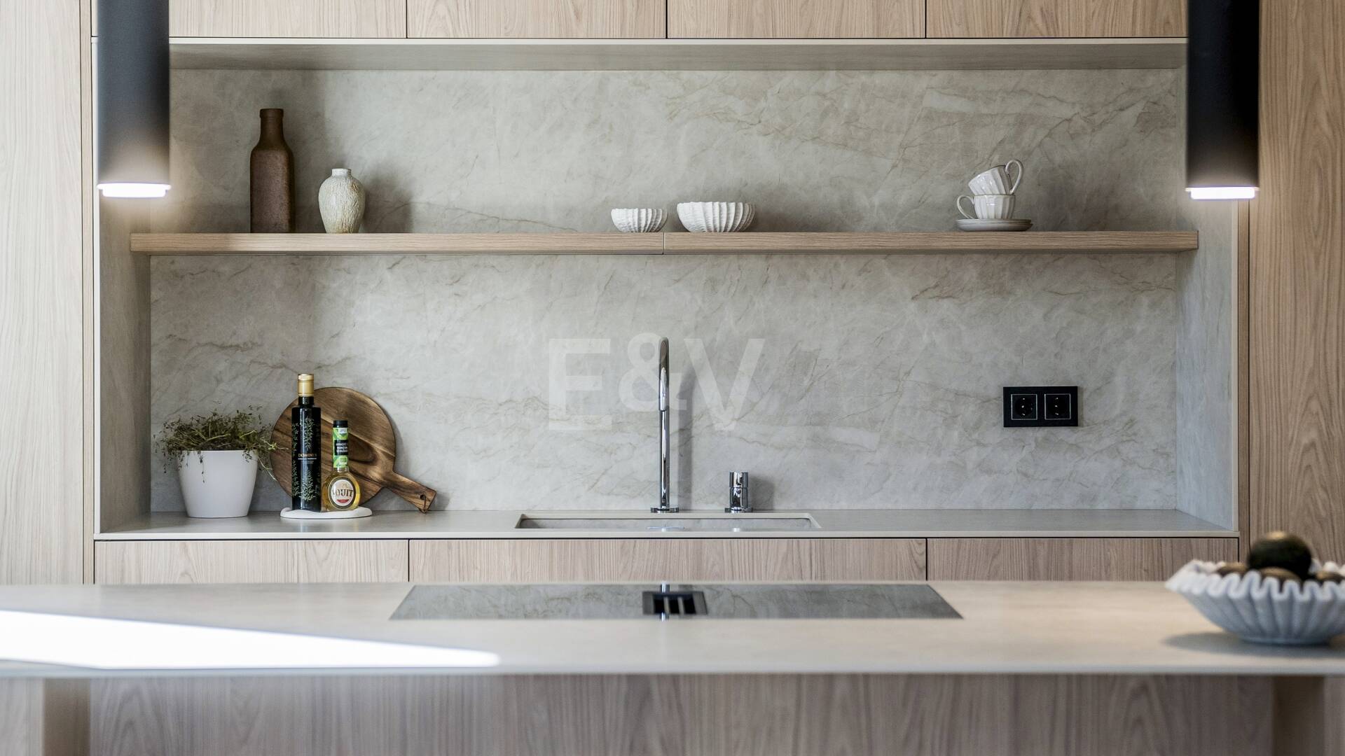 Exquisito Apartamento en Planta Baja en la Exclusiva Urbanización Altos Reales, Sierra Blanca