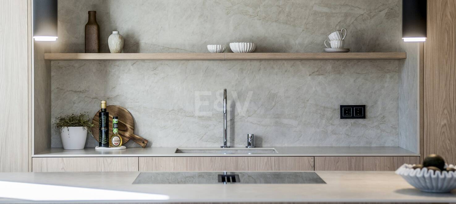 Exquisite Erdgeschosswohnung in der exklusiven Altos Reales, Sierra Blanca