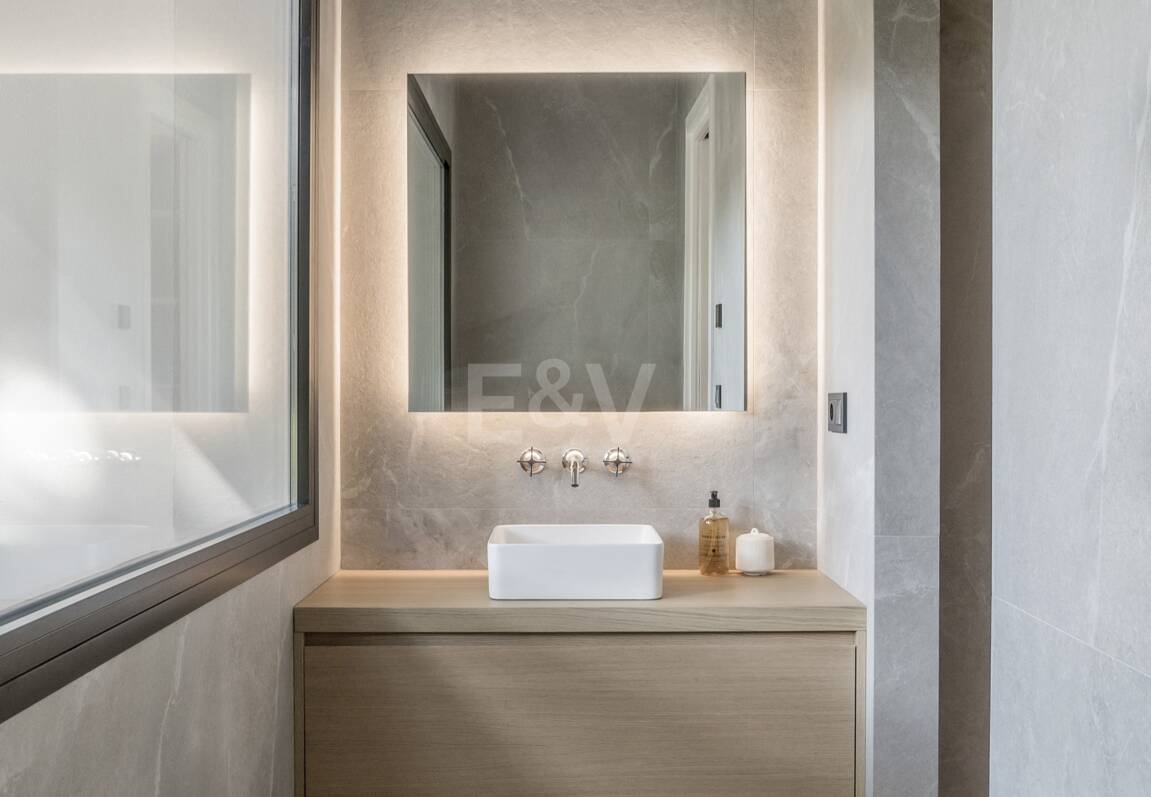 Exquisito Apartamento en Planta Baja en la Exclusiva Urbanización Altos Reales, Sierra Blanca