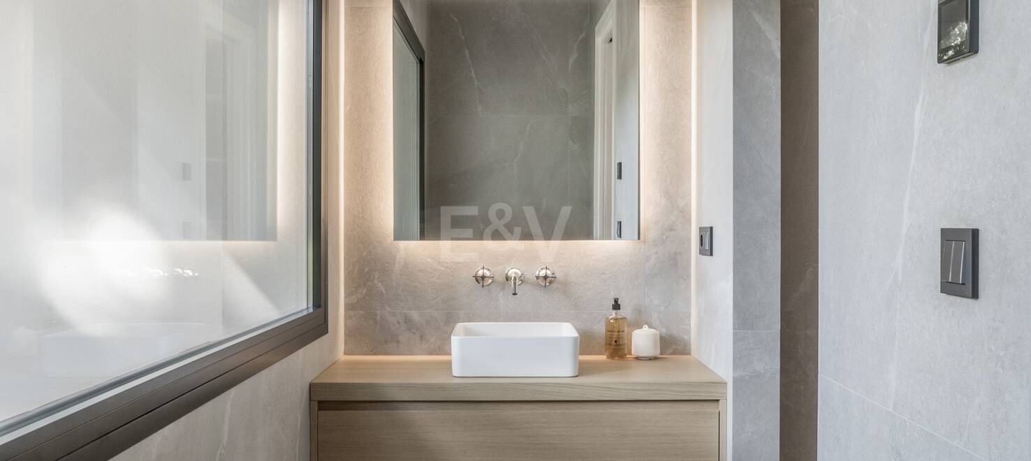 Exquisite Erdgeschosswohnung in der exklusiven Altos Reales, Sierra Blanca