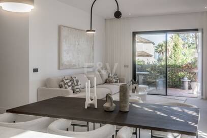 Exquisito Apartamento en Planta Baja en la Exclusiva Urbanización Altos Reales, Sierra Blanca