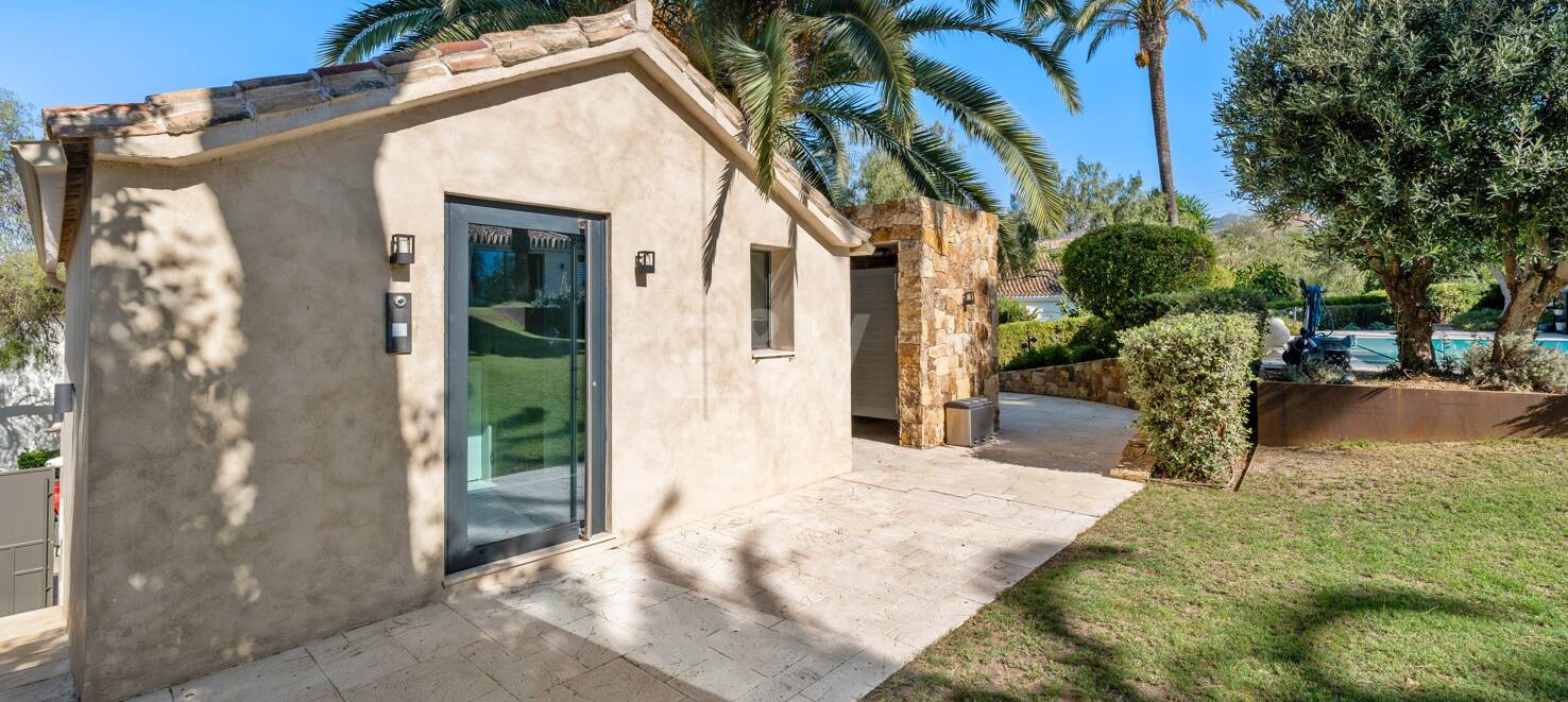 Fantastisk Villa i Río Real, Marbella med lyxfunktioner och Prime Plats
