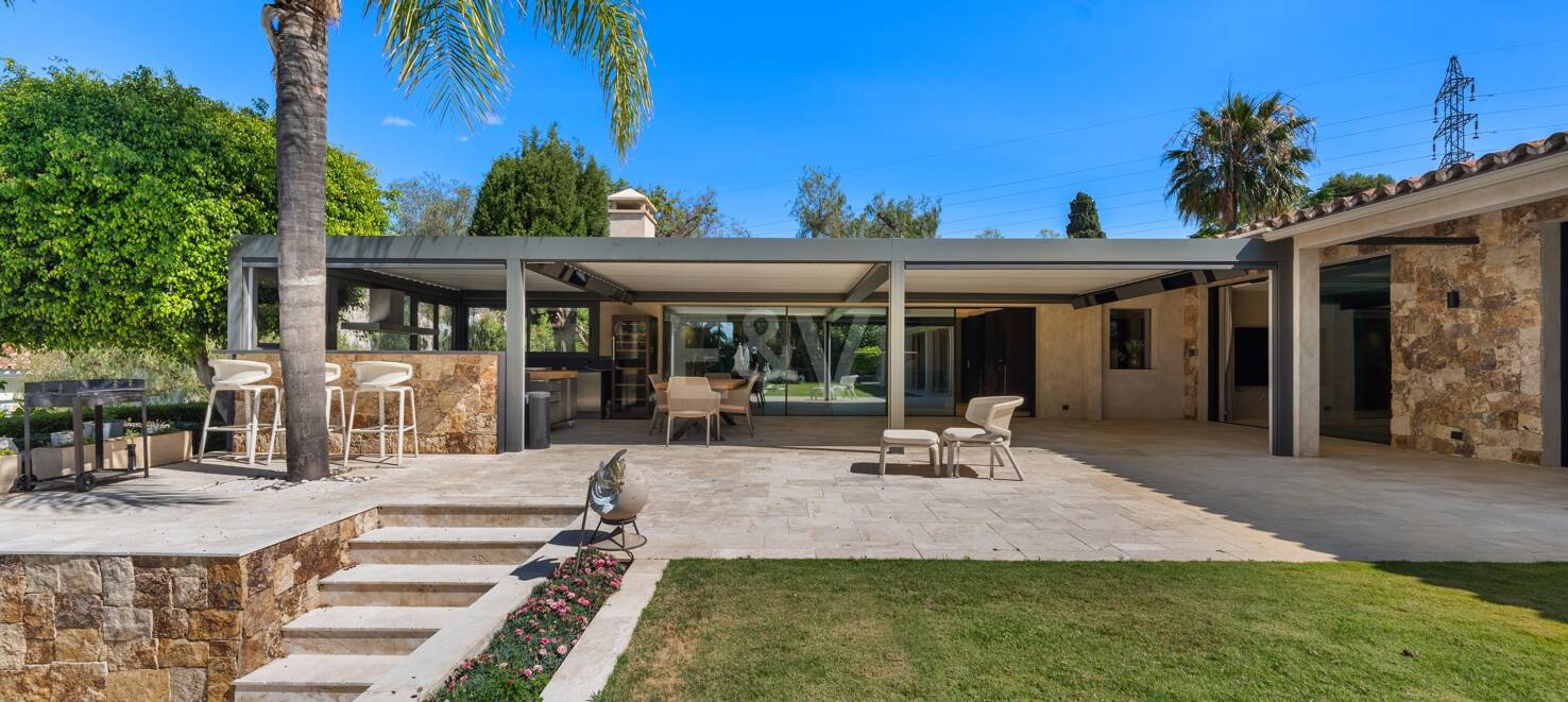 Fantastisk Villa i Río Real, Marbella med lyxfunktioner och Prime Plats