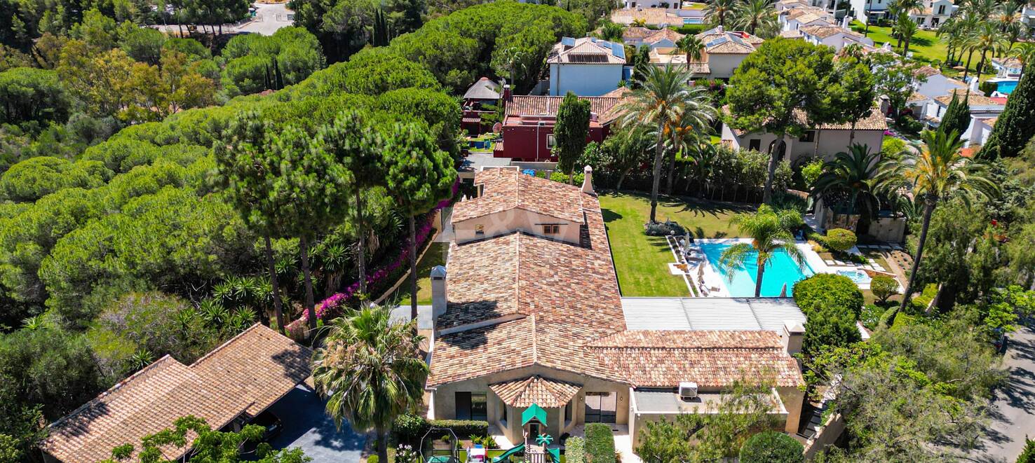 Fantastisk Villa i Río Real, Marbella med lyxfunktioner och Prime Plats