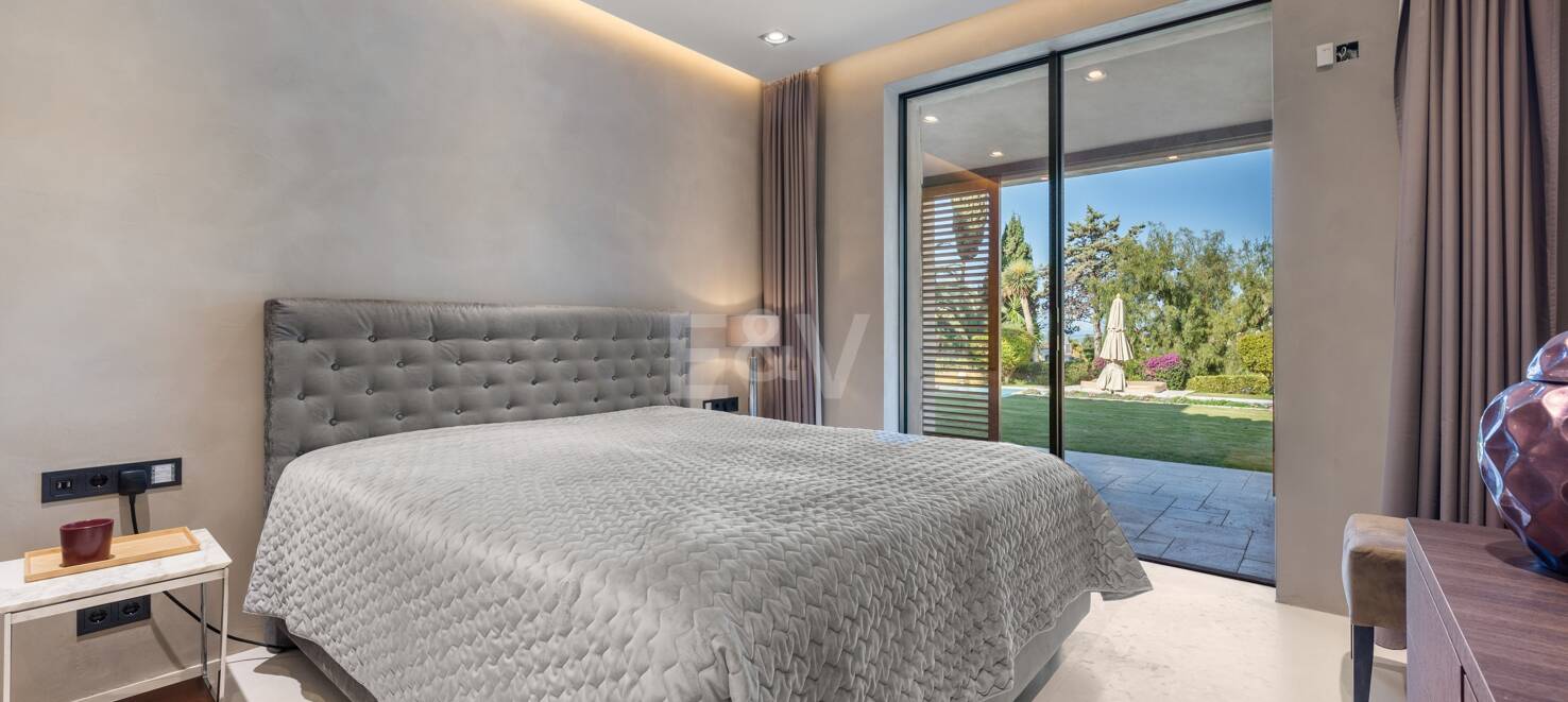 Fantastisk Villa i Río Real, Marbella med lyxfunktioner och Prime Plats