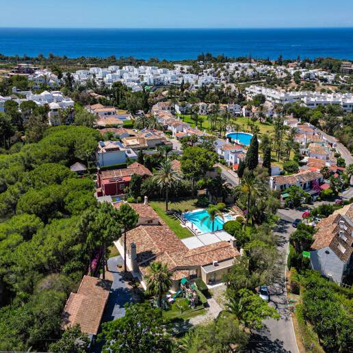 Fantastisk Villa i Río Real, Marbella med lyxfunktioner och Prime Plats