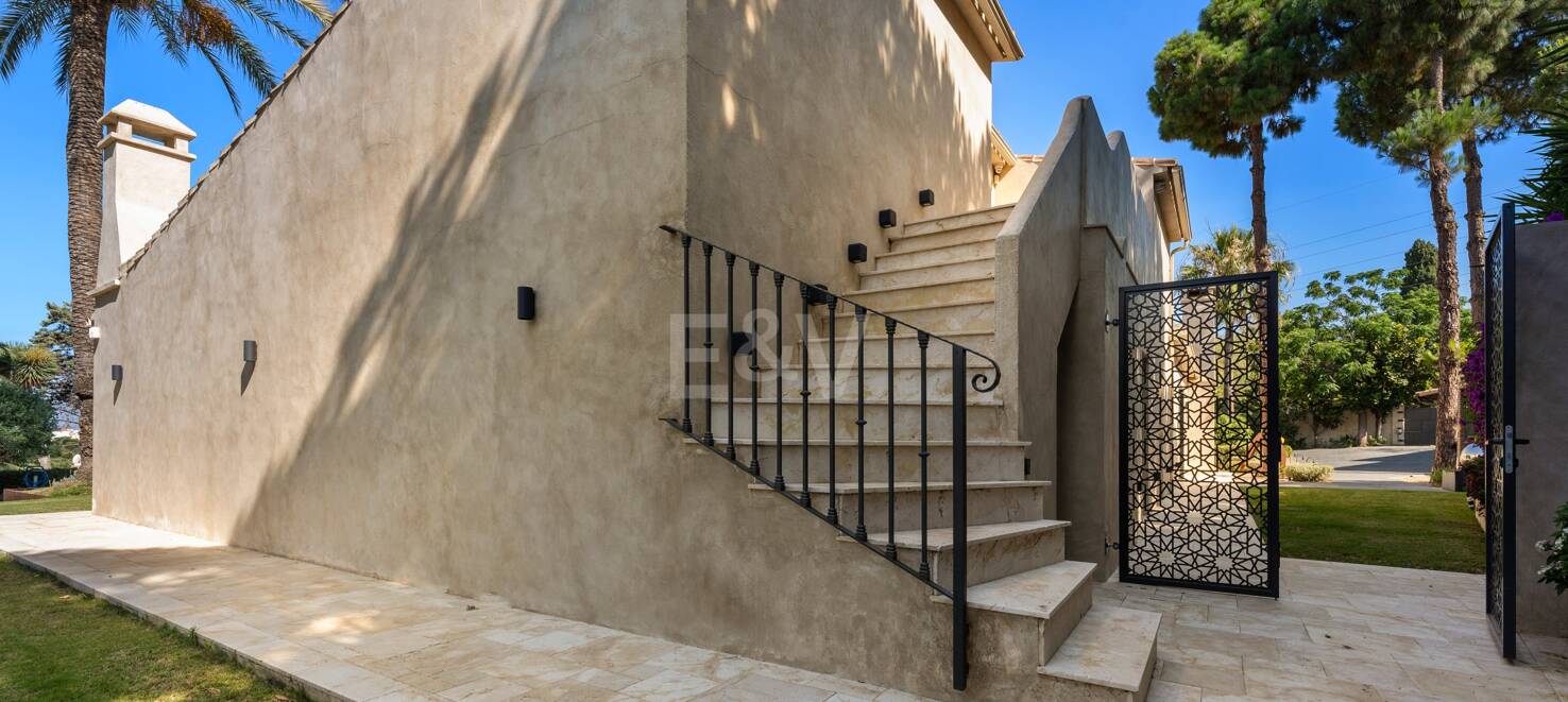 Fantastisk Villa i Río Real, Marbella med lyxfunktioner och Prime Plats