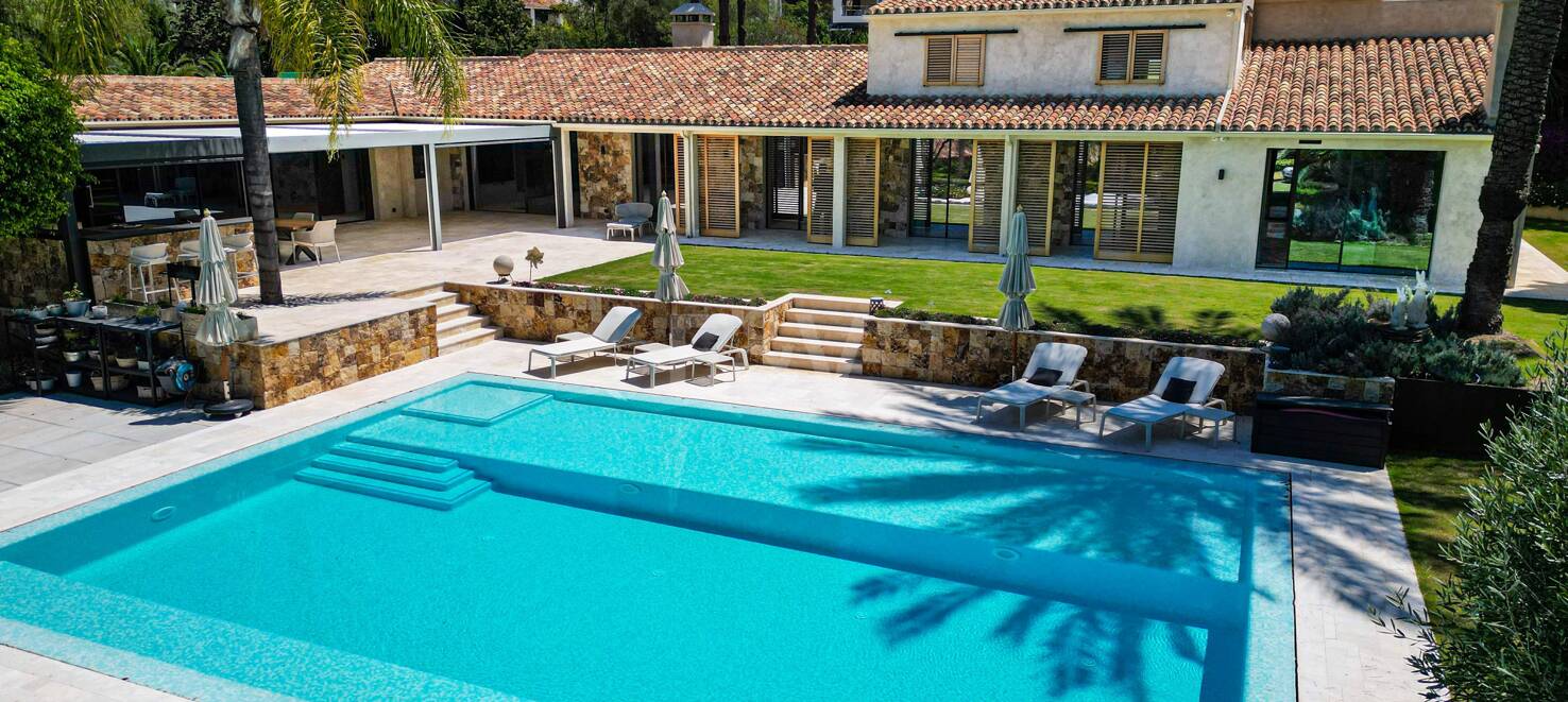 Fantastisk Villa i Río Real, Marbella med lyxfunktioner och Prime Plats