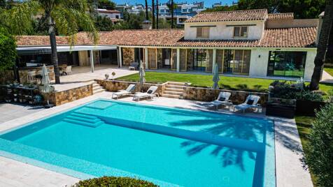 Fantastisk Villa i Río Real, Marbella med lyxfunktioner och Prime Plats