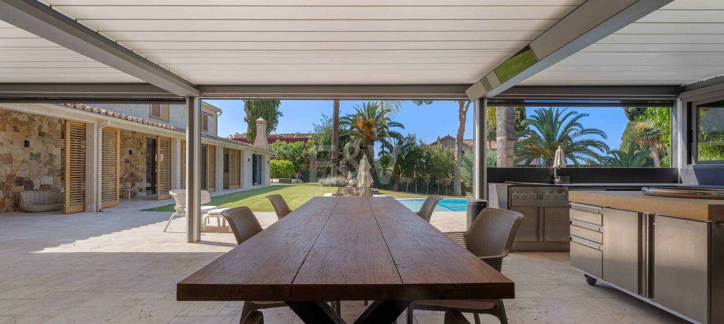 Fantastisk Villa i Río Real, Marbella med lyxfunktioner och Prime Plats