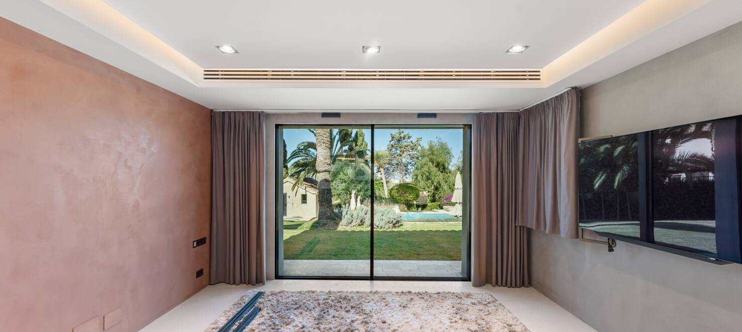 Fantastisk Villa i Río Real, Marbella med lyxfunktioner och Prime Plats