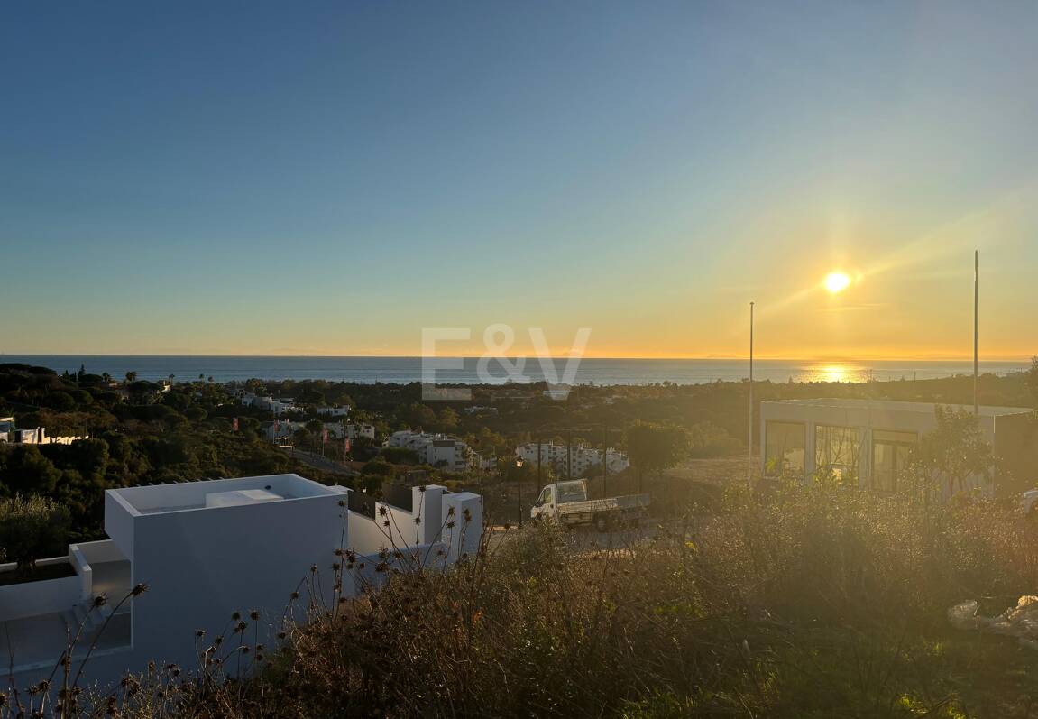 Moderne Villa mit Panoramablick auf Meer & Berge – Grundstück und Projekt mit garantierter Genehmigung