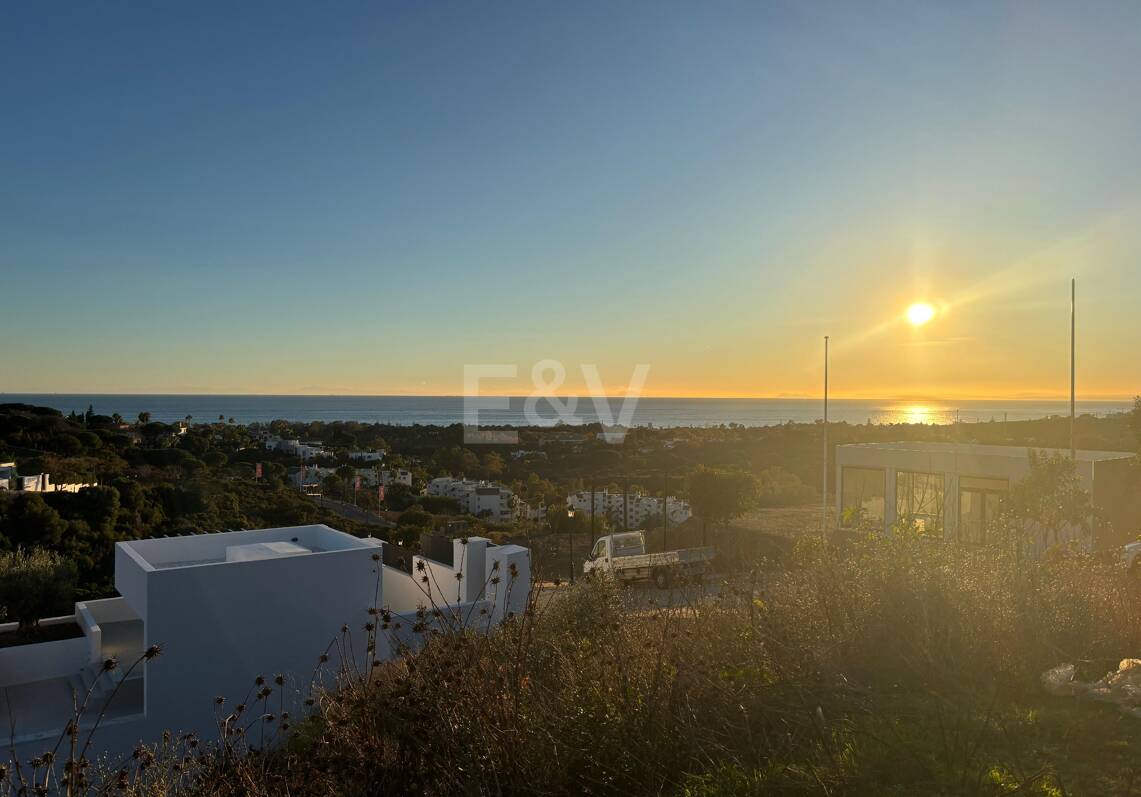 Projekt für moderne Villa mit Meerblick und genehmigter Lizenz