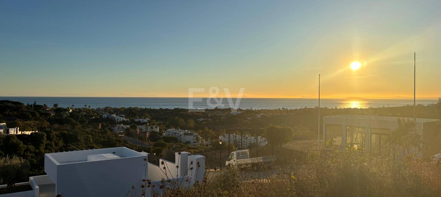 Parcela excepcional con vistas al mar y proyecto de villa moderna - Licencia de construcción concedida