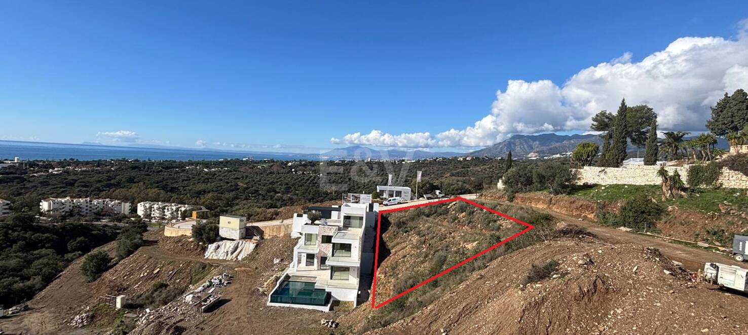 Villa moderna con vistas panorámicas al mar y montaña - Terreno y proyecto con licencia garantizada