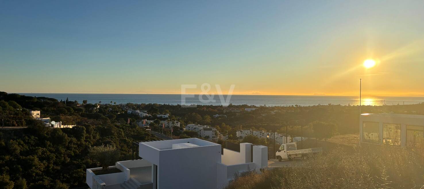 Parcela excepcional con vistas al mar y proyecto de villa moderna - Licencia de construcción concedida