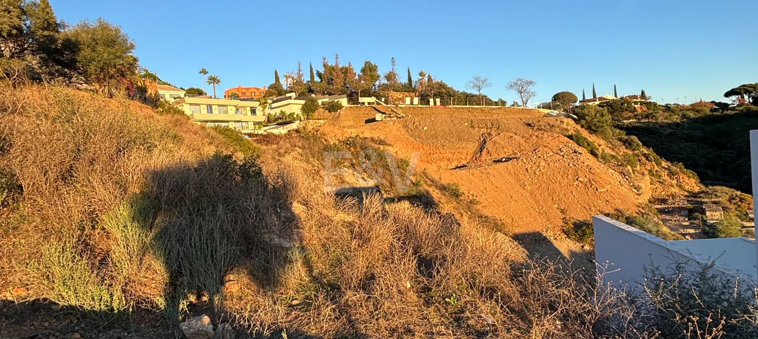 Parcela excepcional con vistas al mar y proyecto de villa moderna - Licencia de construcción concedida