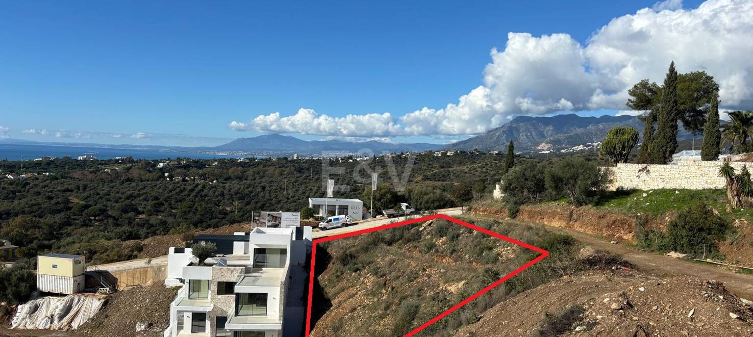 Villa moderna con vistas panorámicas al mar y montaña - Terreno y proyecto con licencia garantizada