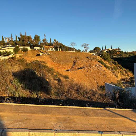 Parcela excepcional con vistas al mar y proyecto de villa moderna - Licencia de construcción concedida