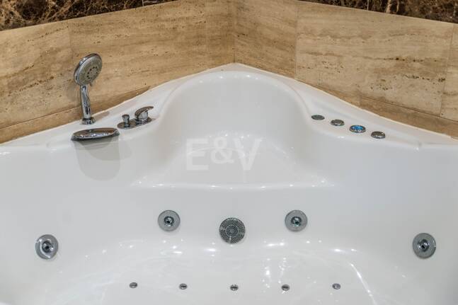 Charmig familjevilla i andalousian stil med privat pool och frodig trädgård