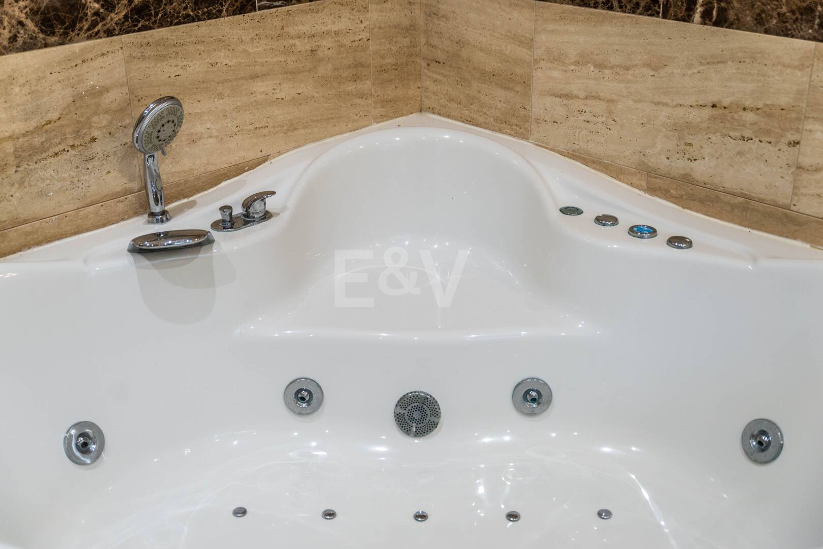 Charmig familjevilla i andalousian stil med privat pool och frodig trädgård