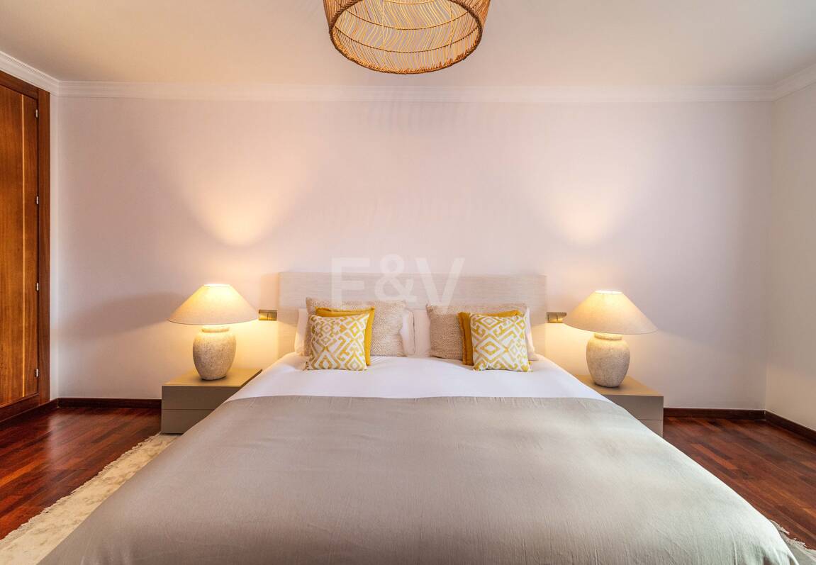 Charmig familjevilla i andalousian stil med privat pool och frodig trädgård