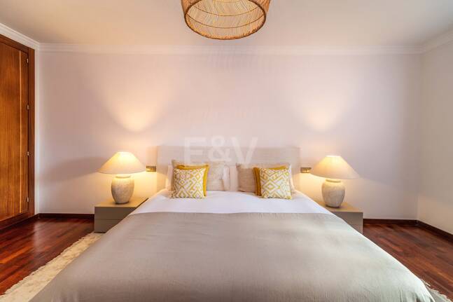 Charmig familjevilla i andalousian stil med privat pool och frodig trädgård