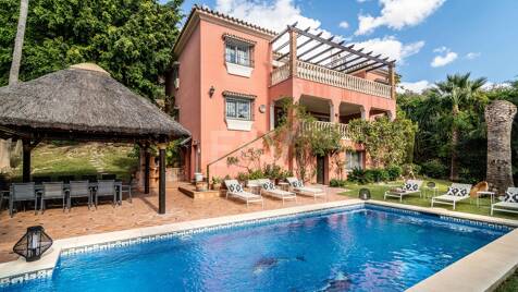 Charming family villa in andalousian style with private pool and lush garden