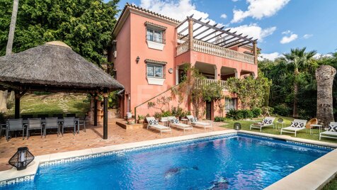 Charming family villa in andalousian style with private pool and lush garden