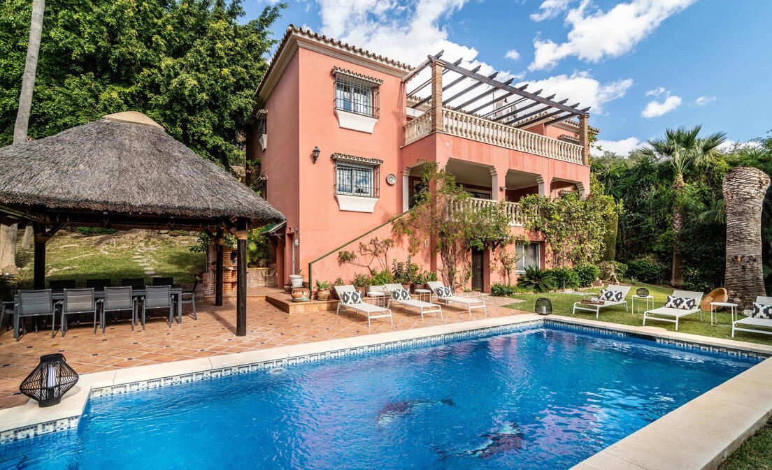 Charming family villa in andalousian style with private pool and lush garden