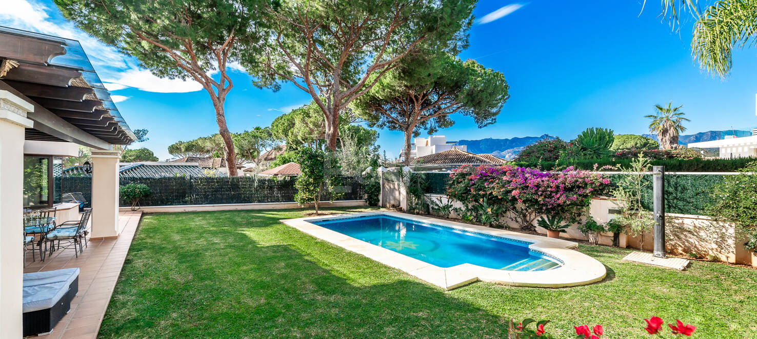 Charmig Villa Nära till stranden i Playas Andaluzas