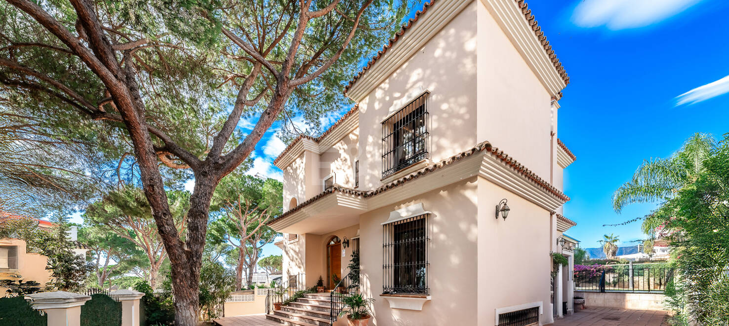 Charmig Villa Nära till stranden i Playas Andaluzas